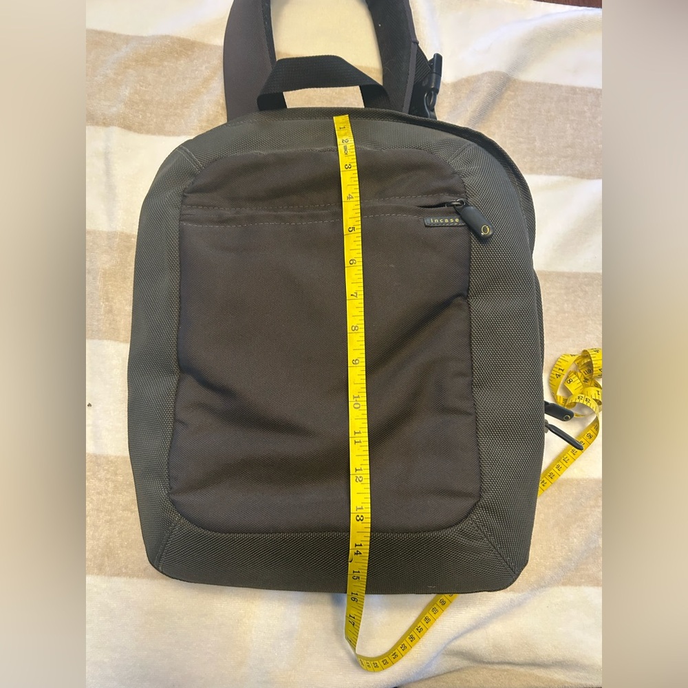 Perfect condition waterproof Incase charcoal colored sling computer bag - Picture 4 of 5